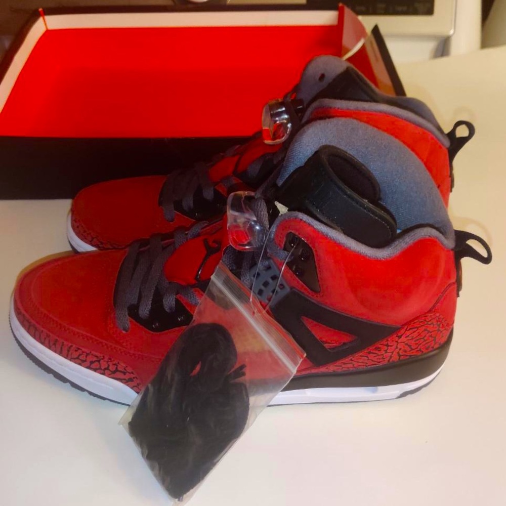Authentic Jordan’s Retro 4’s